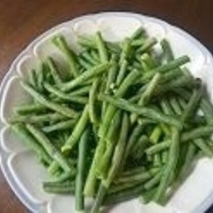 程よい塩けでささげがおいしく茹でられました。レシピありがとうございました。